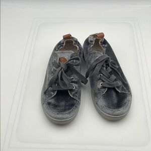 Revitalign women’s Santa Clara, beta sneakers size 6B gray velvet NEW